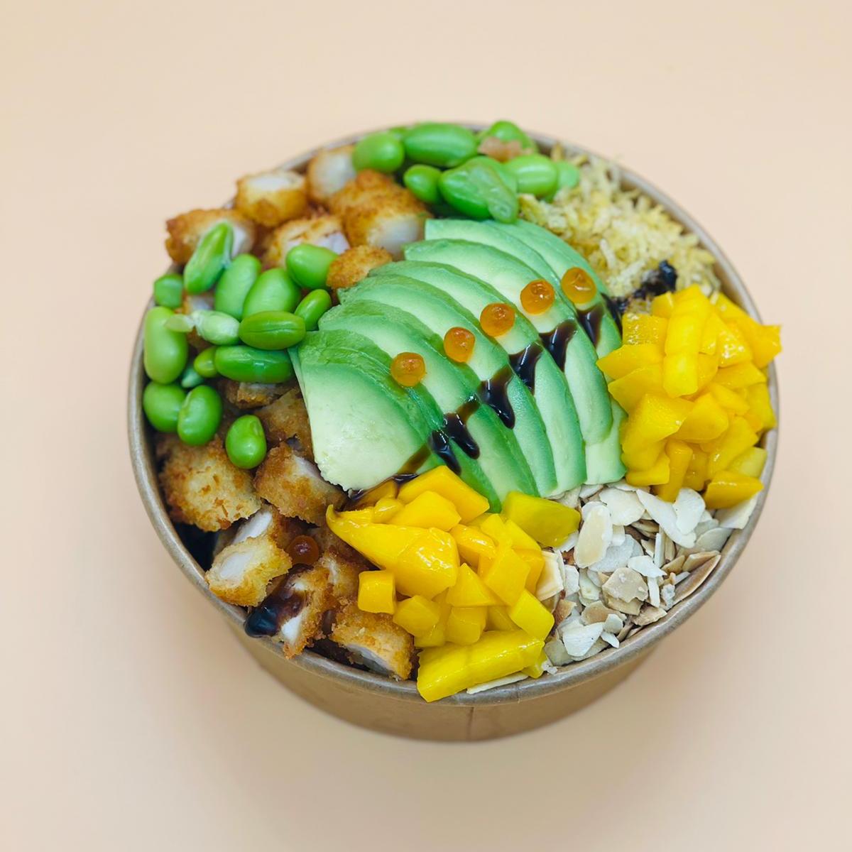Recipiente para poke y ensalada en papel kraft habana