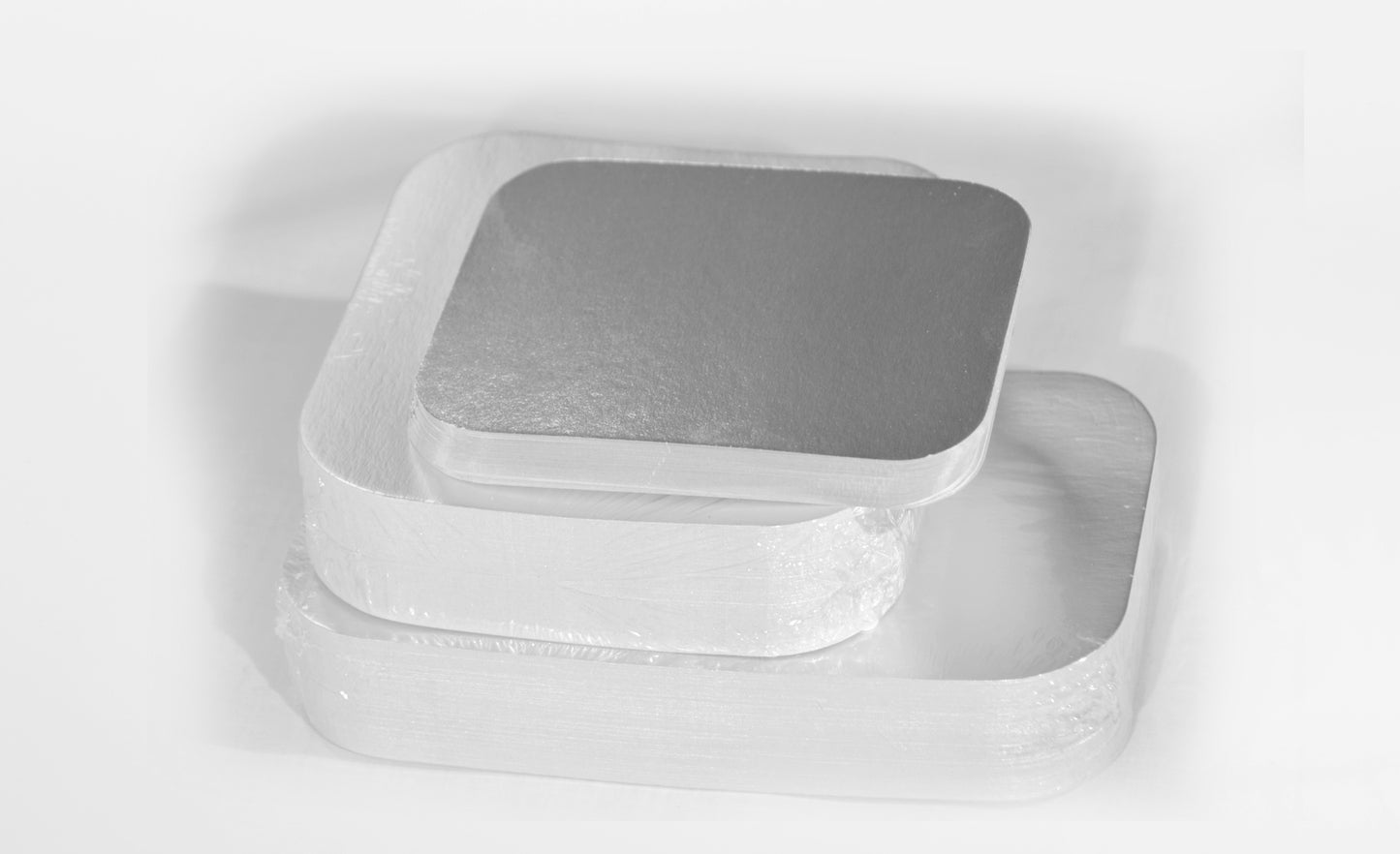 Contenitori Vaschette in Alluminio con Coperchi – Praticità e Conservazione per Uso Alimentare